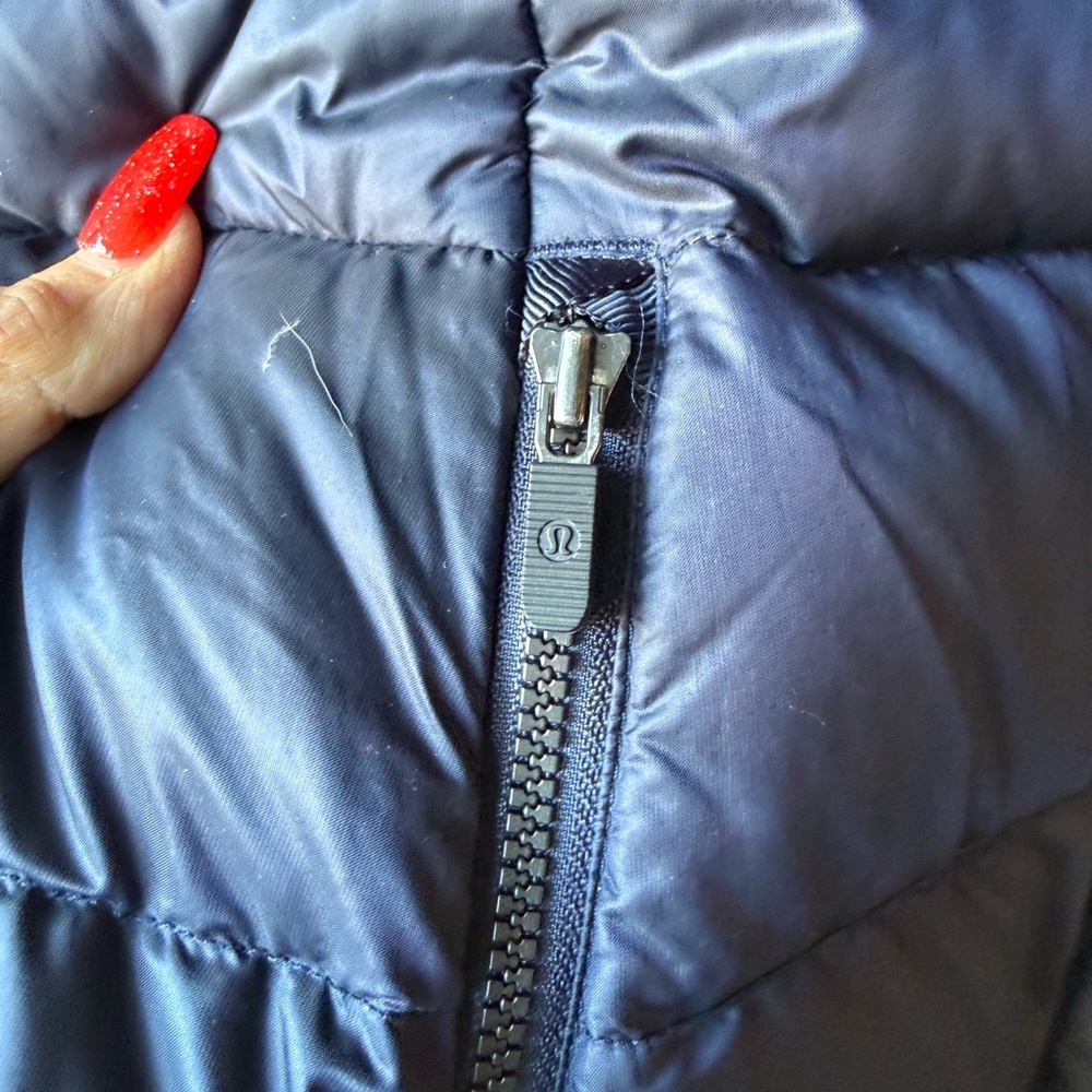 Woman’s LULULEMON BRAVE THE COLD JACKET! - Picture 4 of 10